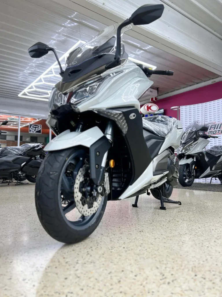 AK 550i 2025