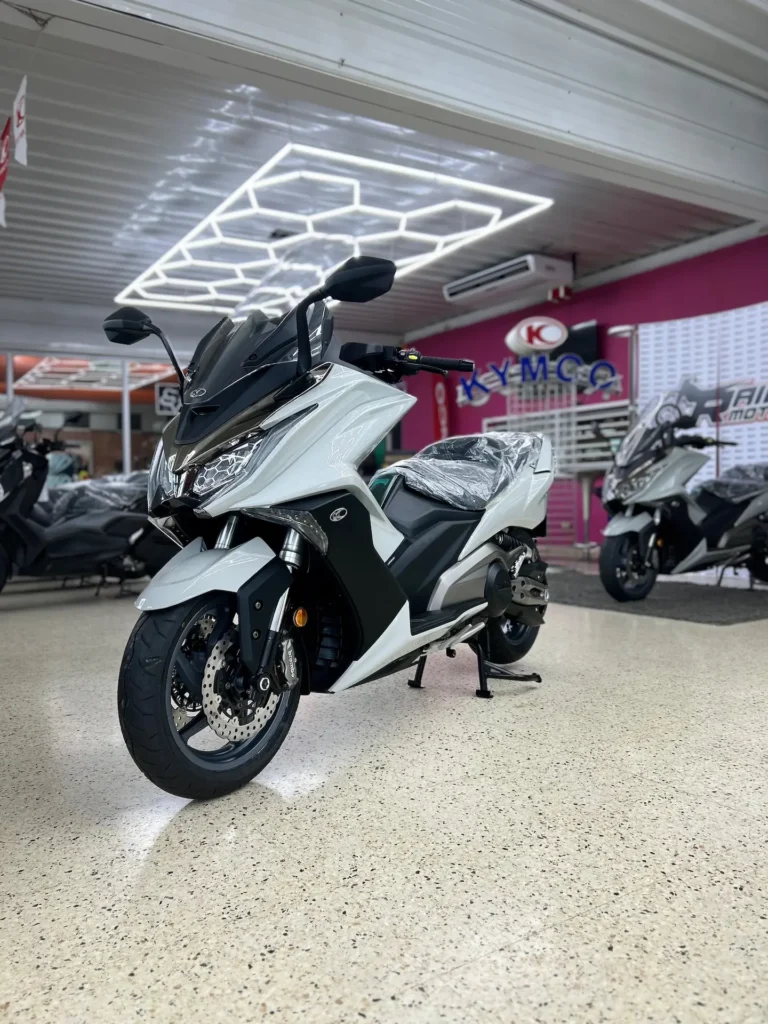 AK 550i 2025(1)